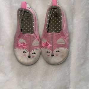 Carter’s size 6 girls pink fox shoes